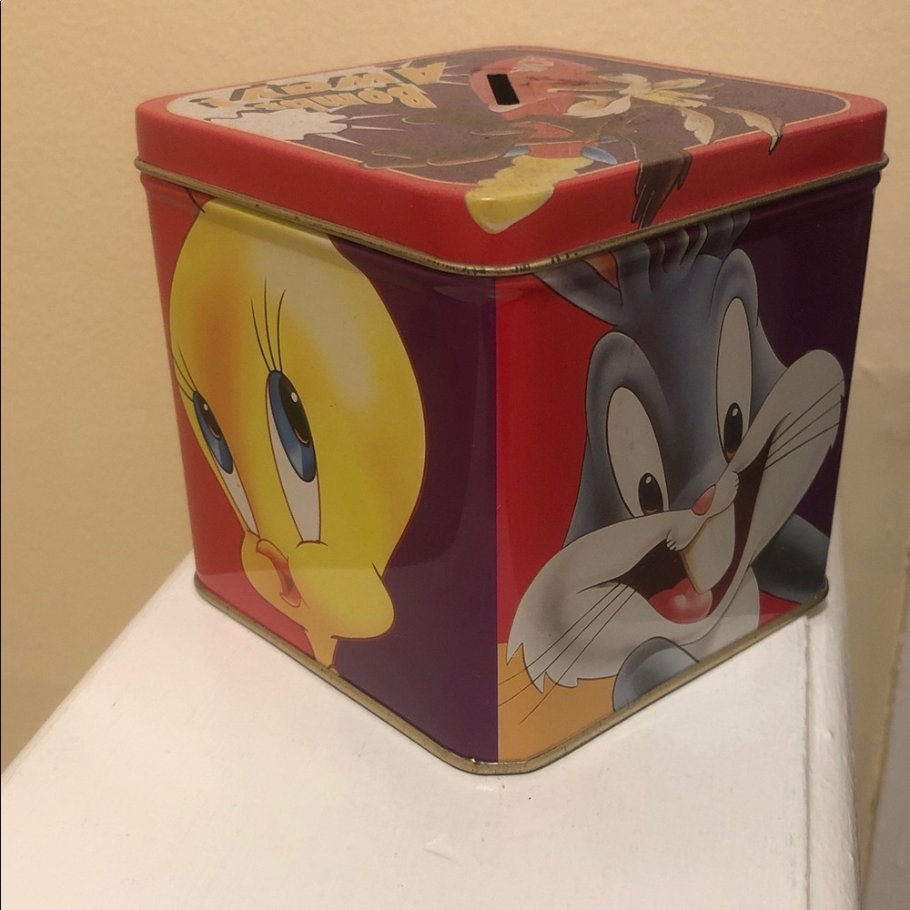 Warner Bros. Looney Tunes Character Tin - Red, Yellow, Black - Picture 3 of 3